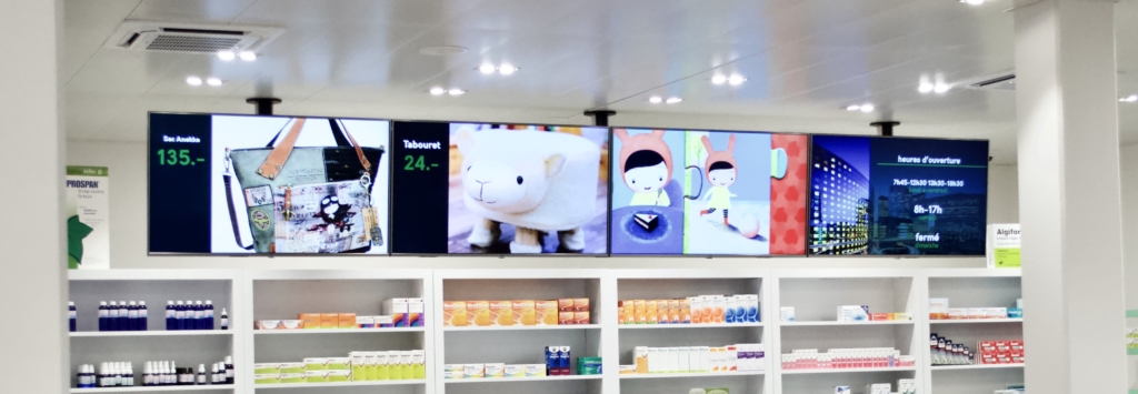 Pharmacie - Installation de 4 écrans avec 4 SpinetiX Diva en mode Arya. Vue avant